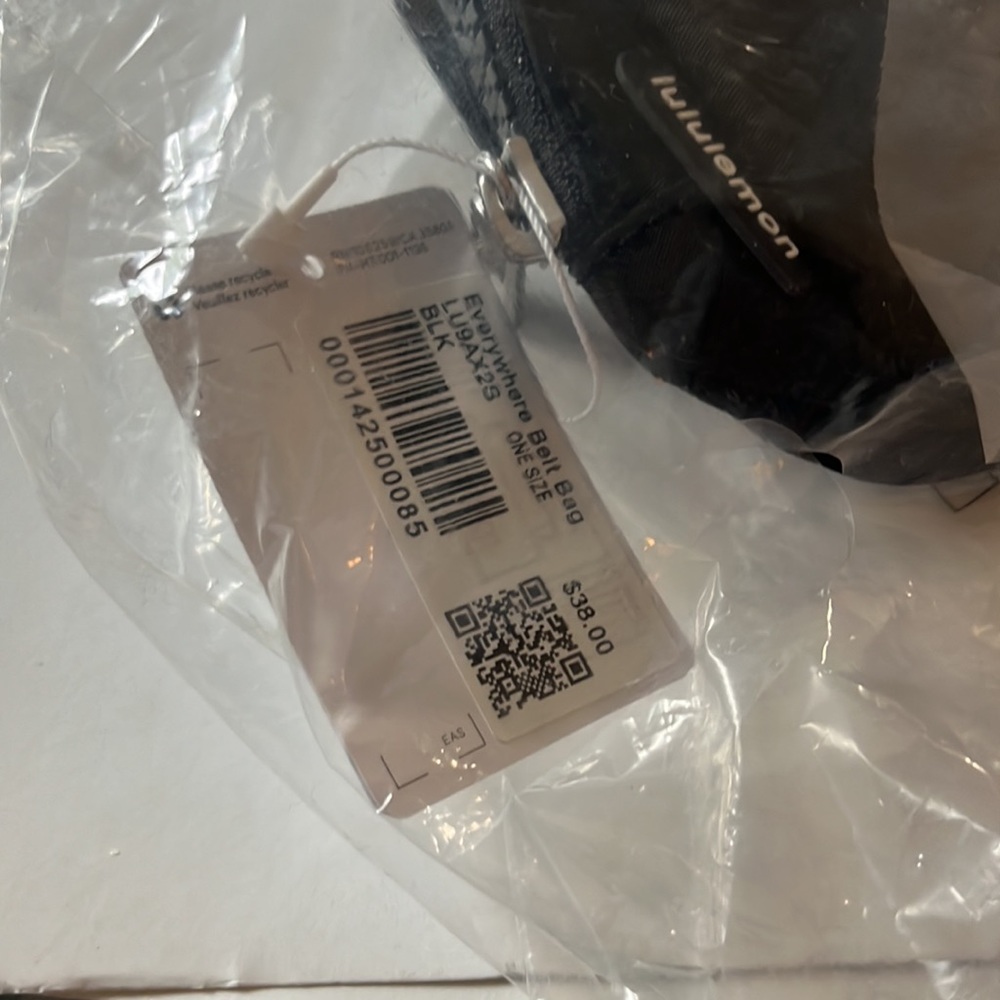 LULULEMON Large Everywhere Bag Black Pack Belt Bag- NEW WITH TAGS! - Picture 5 of 6